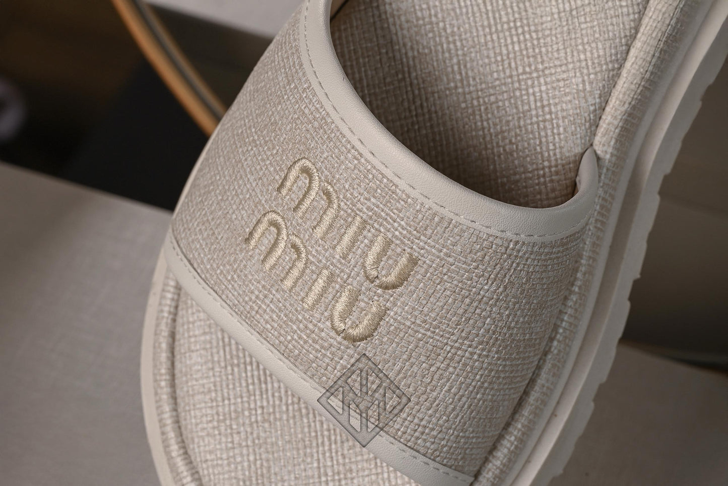 Papete Feminina Miu Miu Plataforma Luxo – Conforto e Elegância