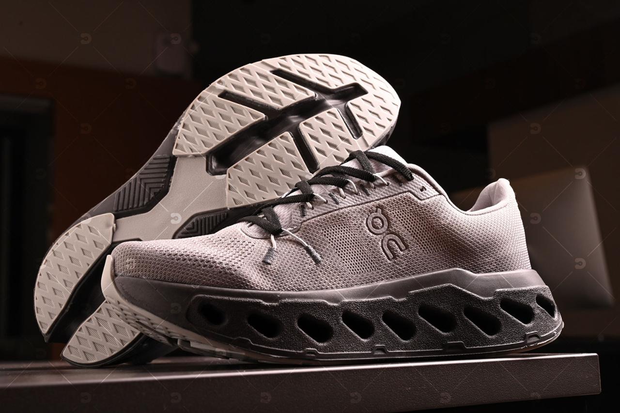 Tênis Esportivo Masculino Running cloudclipse Ultra Conforto com Solado Amortecedor Grafite/Verde