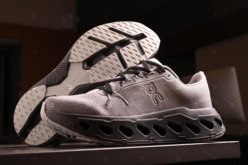 Tênis Esportivo Masculino Running cloudclipse Ultra Conforto com Solado Amortecedor cinza claro/preto