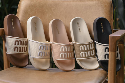 Papete Feminino Slide Miu Miu + elegância - Luxo