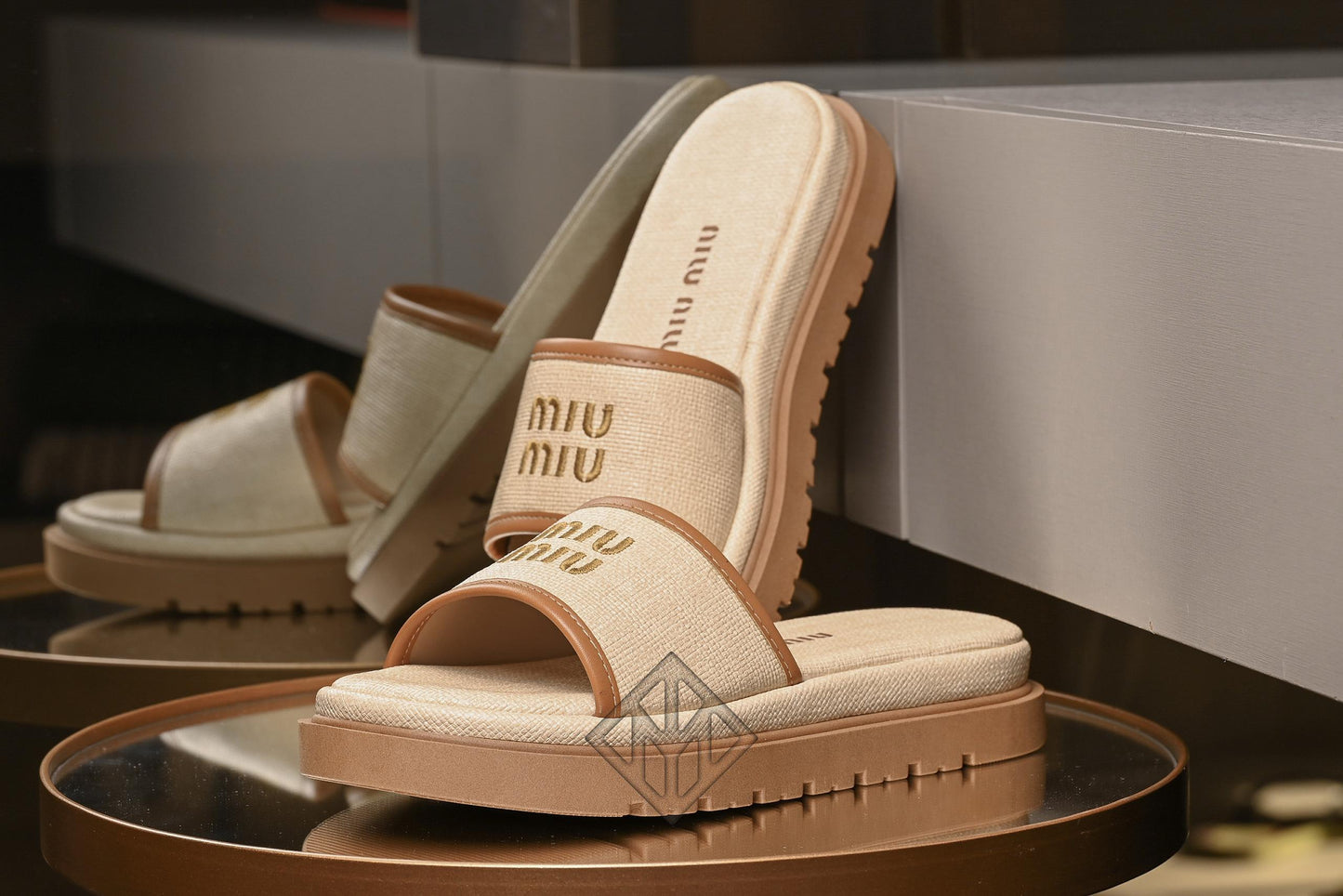 Papete Feminina Miu Miu Plataforma Luxo – Conforto e Elegância