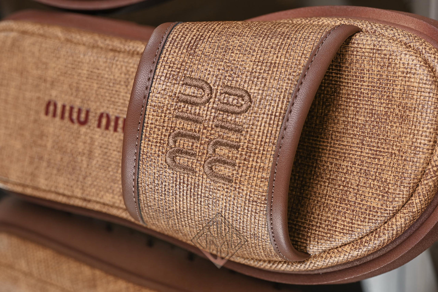 Papete Feminina Miu Miu Plataforma Luxo – Conforto e Elegância