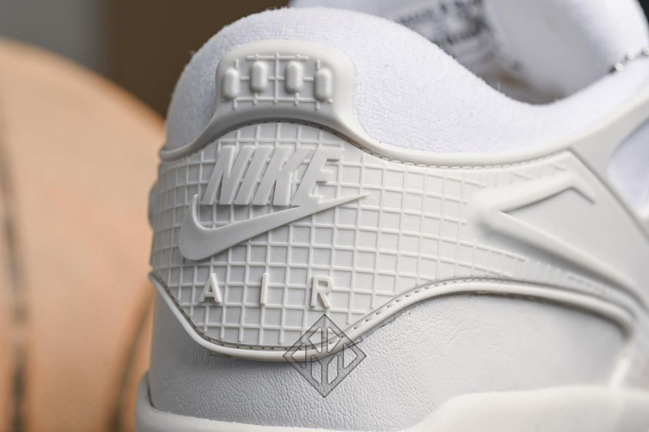 Tênis Masculino Jordan 4 RM